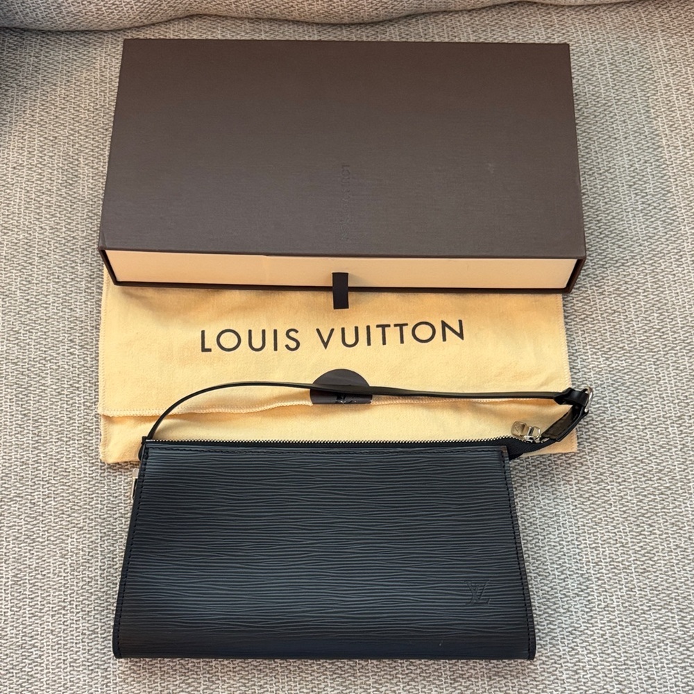 Louis Vuitton Epi Pochette Accessories 24 Black